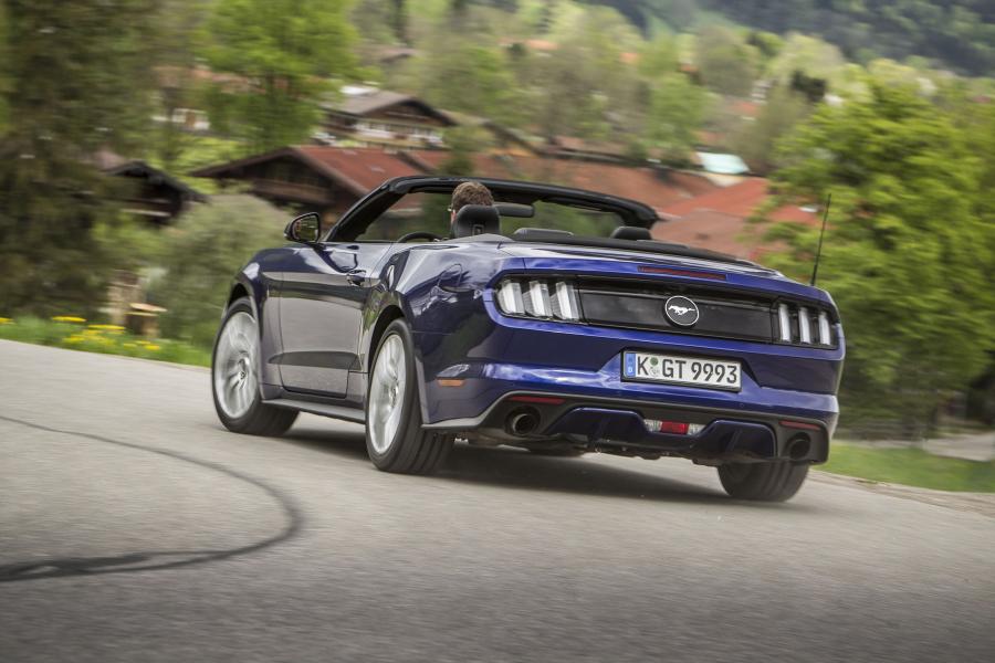  Ford Mustang EcoBoost Convertible 2015 года  (EU) (фото 6 из 10)